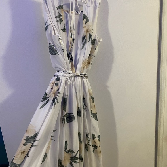 Floral Maxi Dress - Picture 3 of 4